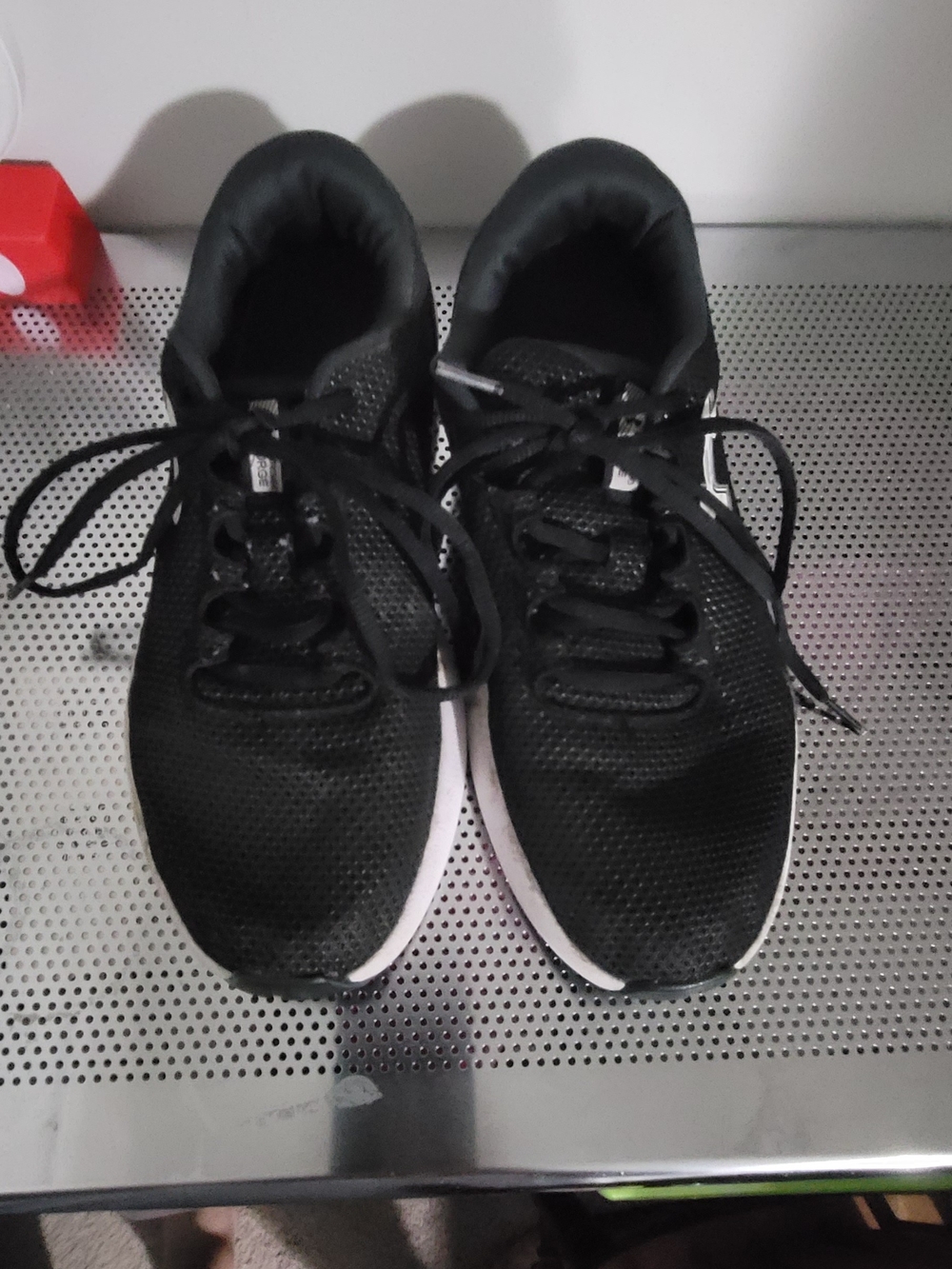 Under Amour Charged Surged Size 9 Men's Shoes